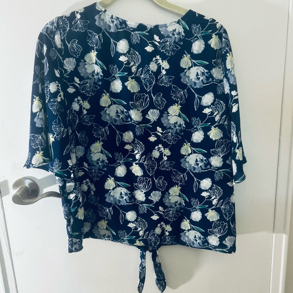Apt. 9 Blue and White 3/4 Sleeve Tie Front Blouse